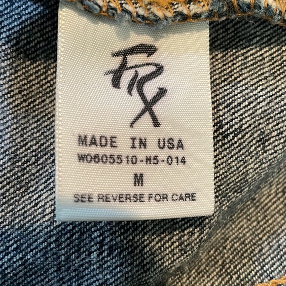FRX Clothing Women’s Jean Jacket Size Medium Blue Fitted waist Made in USA - Picture 12 of 13